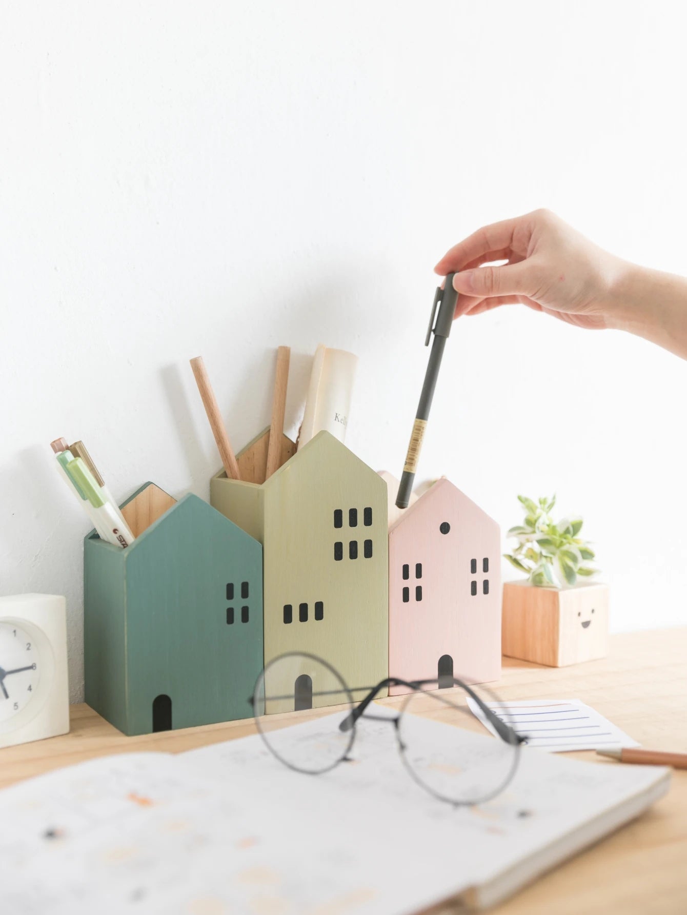 Wooden Pen Holder – Desk Organizer for Stationery & Makeup