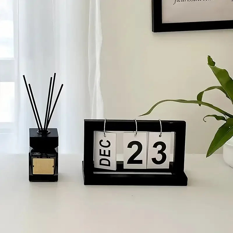 Minimalist Wooden Desk Calendar – Modern Office & Home Decor